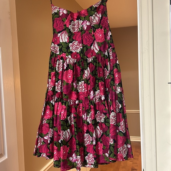 Stunning Strapless Dress with tight fitting bodice and flattering full skirt. - Picture 3 of 5